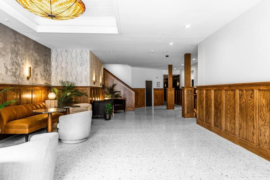 King Bed, The Phenix Historic Hotel, Spacious, Room # 406 Bangor Exterior photo